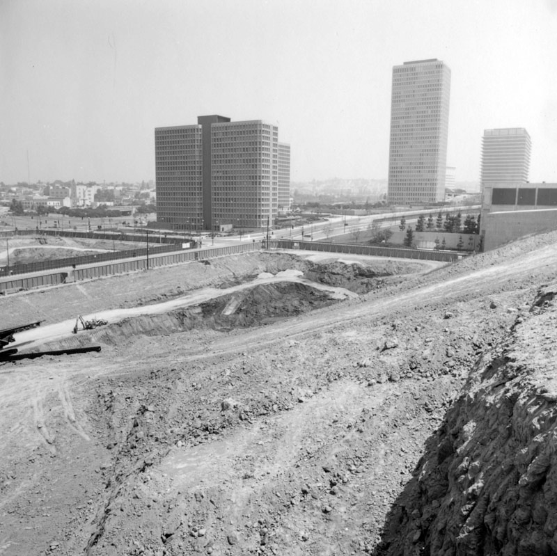 Illustration for article titled How Los Angeles Erased Entire Hills From Its Urban Core